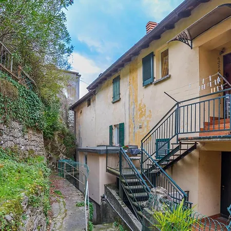 Gueshost - Bright In With View!