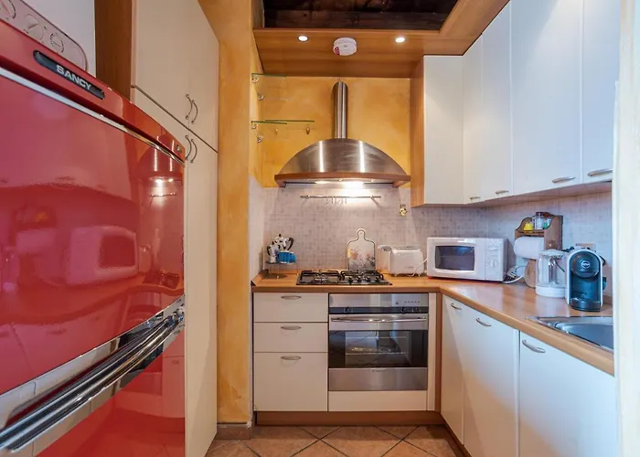 Gueshost - Bright In With View!