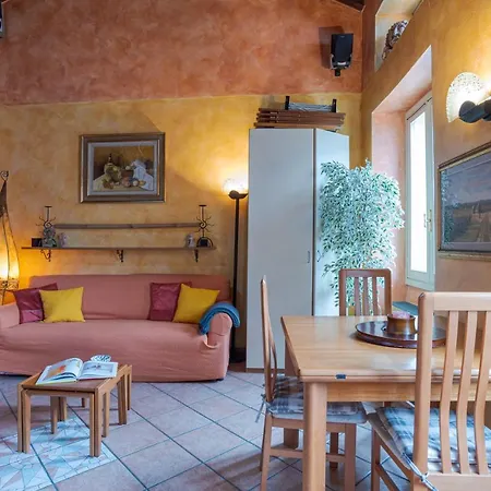 Gueshost - Bright In With View! Διαμέρισμα